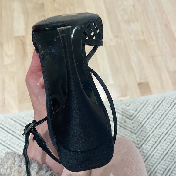 SOLD- Stuart Weitzman 4” heel, 8.5 - Picture 6 of 8